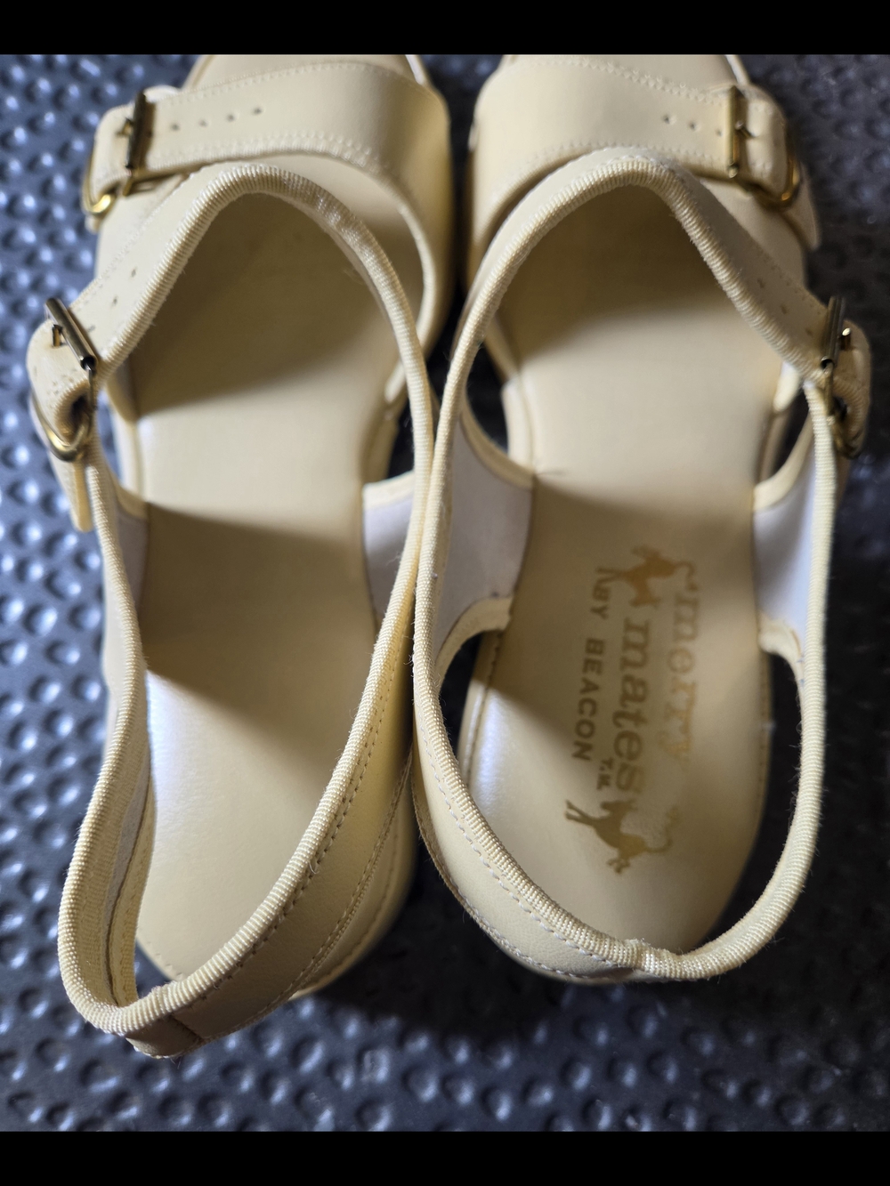 Vintage merry mates By Beacon Women's Cream Slingback Sandals with Buckle Detail - Picture 5 of 6